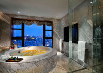 jacuzzi sofitel 幸运飞行艇 Macau at ponte 16 mansion room